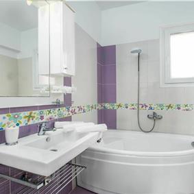 5 bedroom villa with pool & seaview, Perithia, sleeps 10